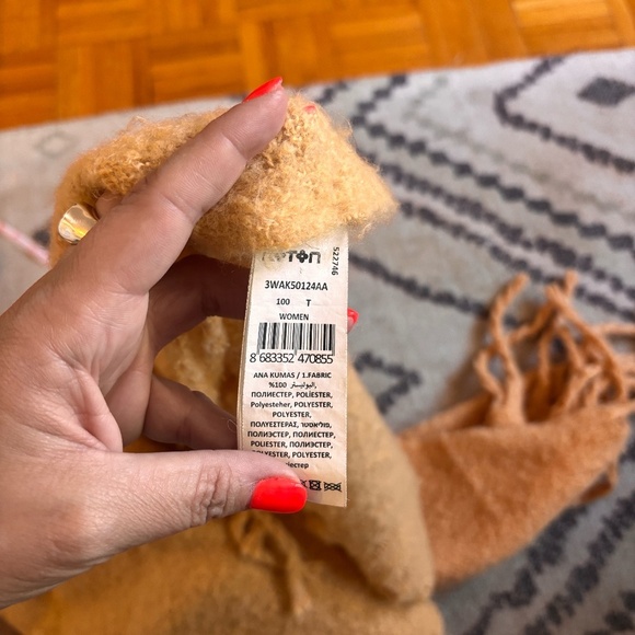 cozy fluffy scarf looking for best offer - Picture 2 of 5